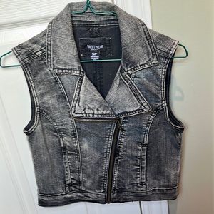 Cropped Jean vest